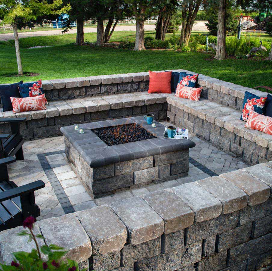 MLR_RES_BEL2014_Patios_Firepits_Walls_Dublin_WestonWall_AnchorHighlandWall_BullnoseCoping_002